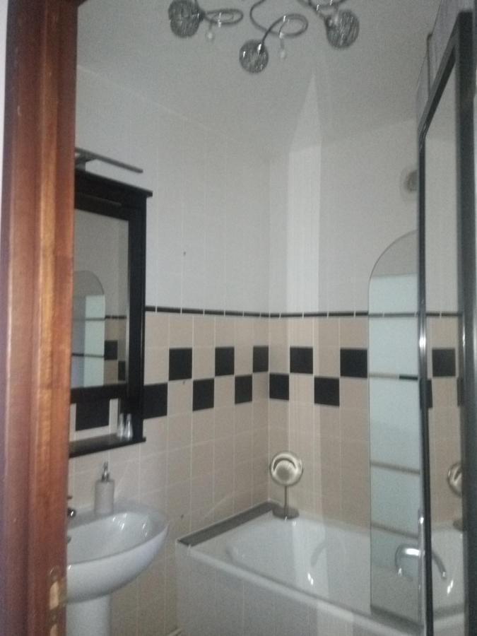 Aux Berges De Sambre Hotel Aulnoye-Aymeries Quarto foto